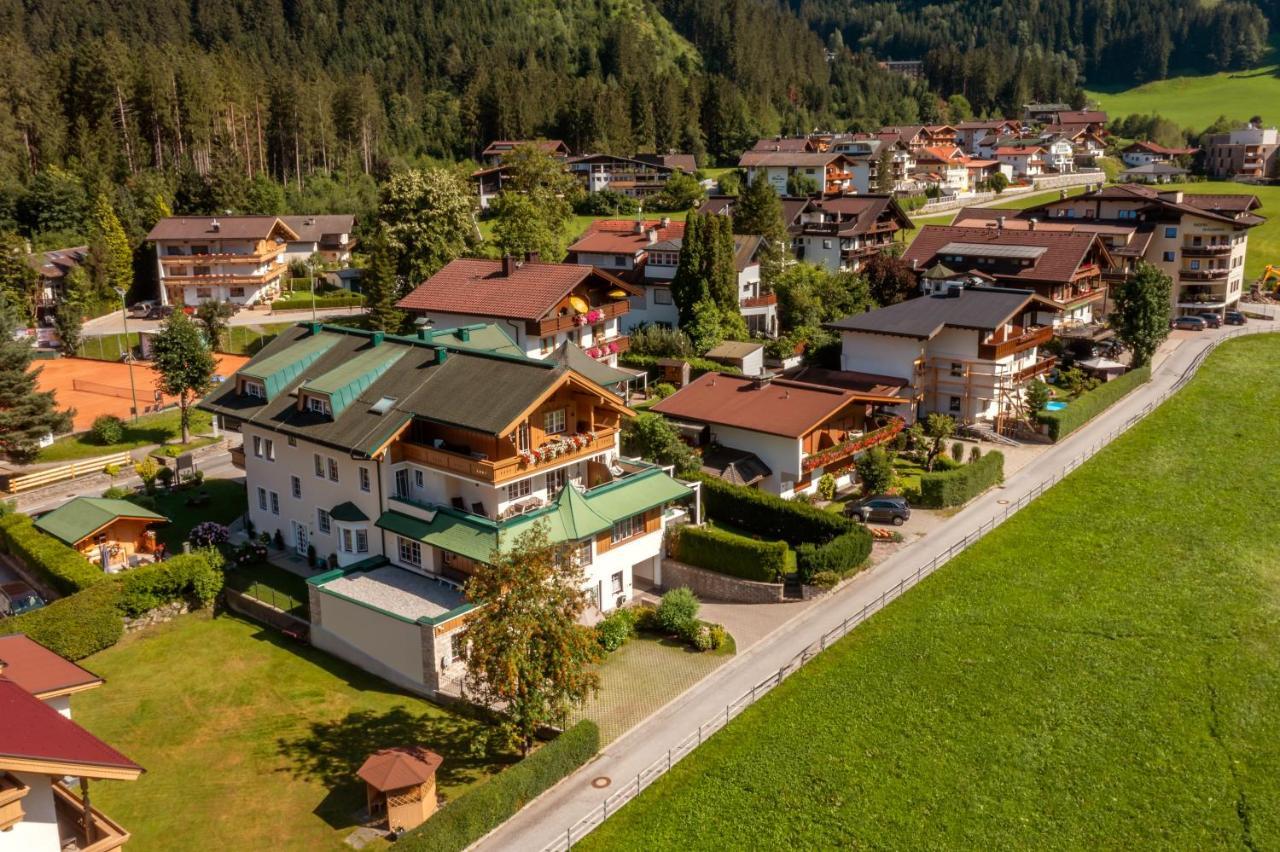 Apparthotel Sonnenhof Mayrhofen Exterior photo
