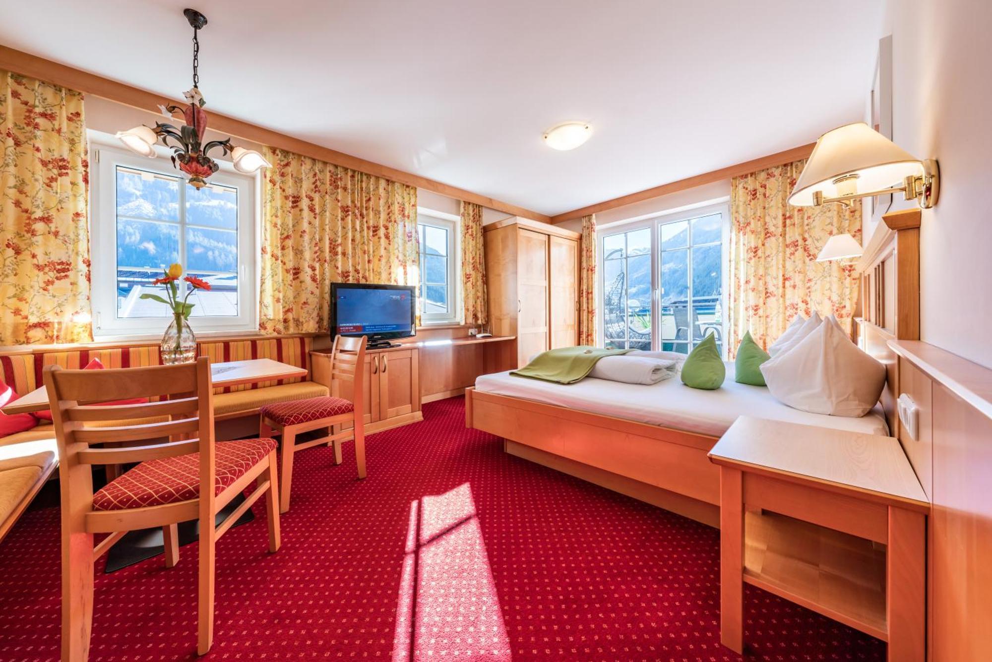 Apparthotel Sonnenhof Mayrhofen Exterior photo